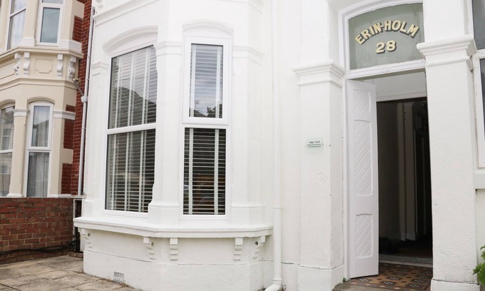 Southsea Cottage | APARTMENT 2, romantic, country holiday cottage in Southsea