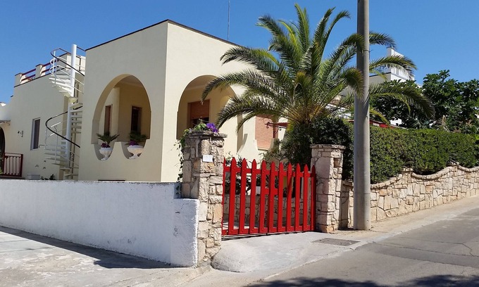 Marina San Gregorio Apartment | Apartment 2 Sea View 50.mt from the beach air-conditioned