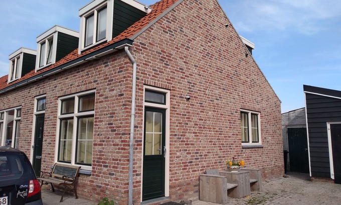 Westkapelle Apartment | Apartment 250 meters from the North Sea and 500 meters from the beach