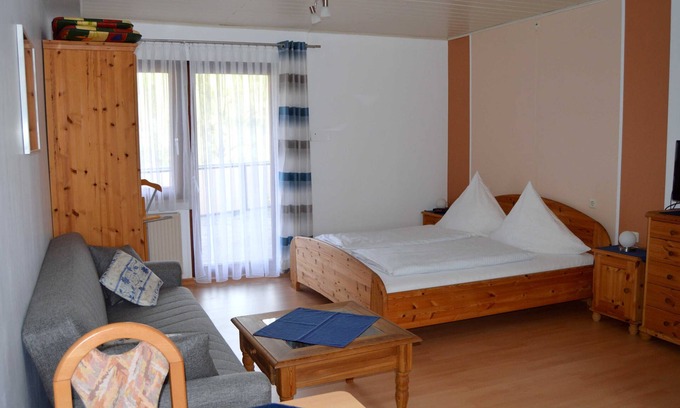 Nieder-Werbe Apartment | Apartment 3 - Apartments Arrow