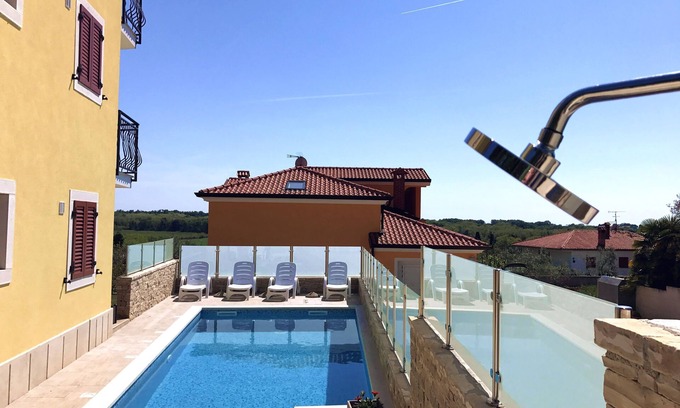 Savudrija Apartment | Apartment 3 in the villa, with garden, swimming pool, barbecue, parking