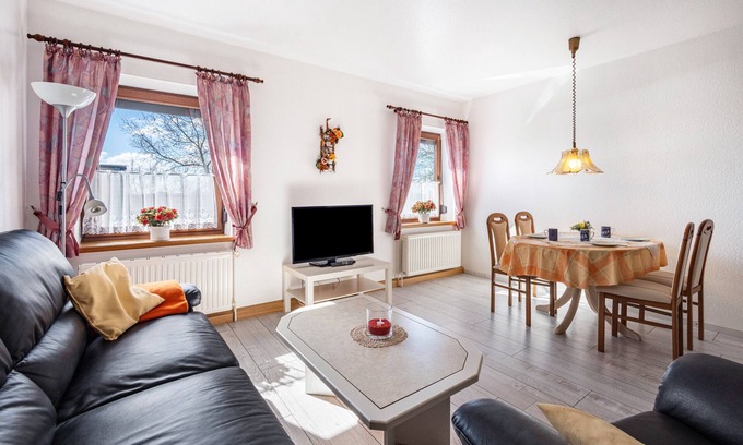 Hillgroven Apartment | Apartment '3-raum Fw 3' with Shared Garden and Wi-Fi