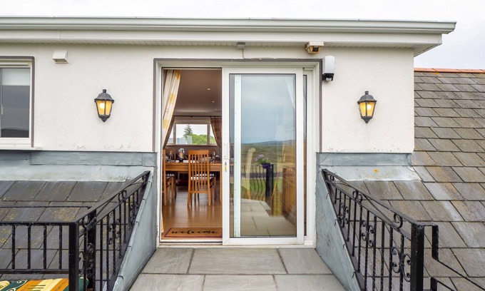 Carna Cottage | Apartment 381 - Carna - sleeps 6 guests in 3 bedrooms