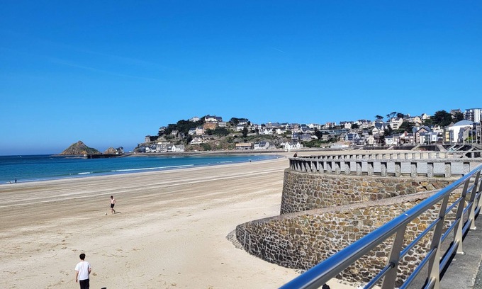 Pleherel-Plage-Vieux-Bourg Apartment | Apartment 4/6 people 50m2 Ground floor + closed courtyard of 30m2 100m from the beach