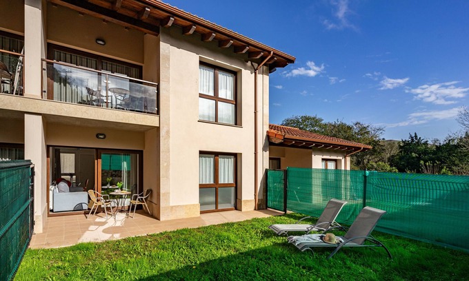 Llanes Apartment | Apartment '4 Jardin- Puerto Chico' with Mountain View and Private Garden
