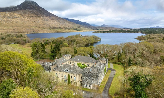 Ballynahinch Cottage | Apartment 447 - Ballynahinch - sleeps 6 guests in 3 bedrooms