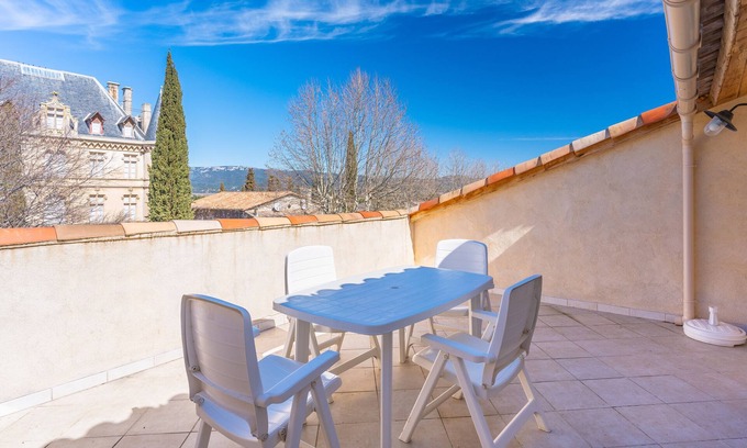 Charleval Apartment | Apartment "5 - Au village F3 - climatisé terrasse" with A/C