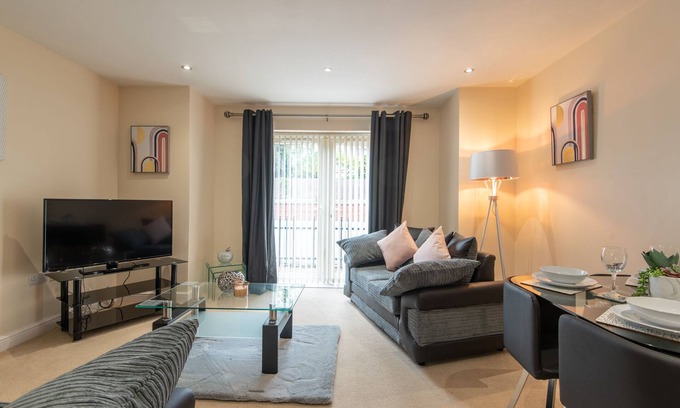 Worksop Apartment | Apartment 5, Ground Floor ,2 Bed, Sleeps 4,