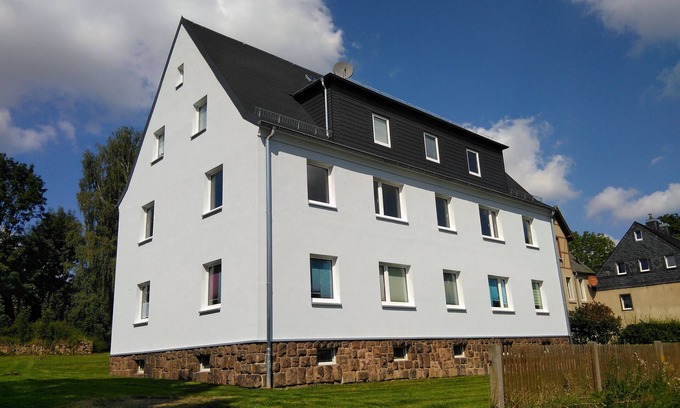 Borna-Heinersdorf Apartment | Apartment '5' with Wi-Fi