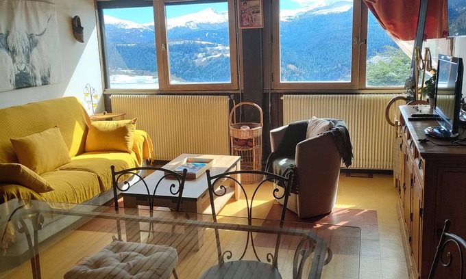 Murat-le-Quaire Apartment | Apartment 57 M2 exceptional view Private box
