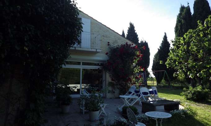 Caderousse Apartment | Apartment 6 people in an authentic Provencal Mas with large swimming pool