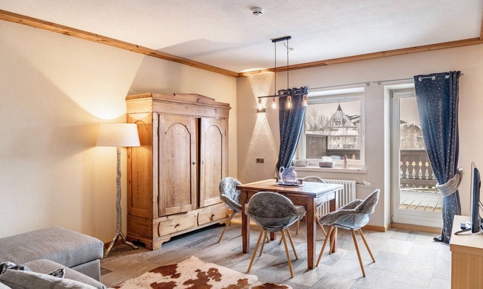 Seefeld in Tirol Apartment | Apartment '6 - Standard Suite' with Mountain View, Balcony and Wi-Fi
