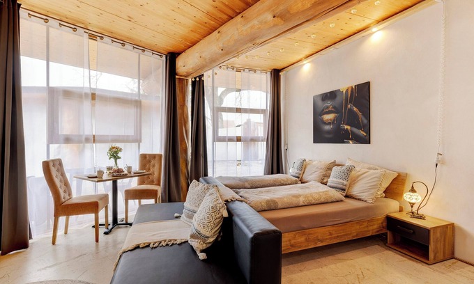 Rosenfeld Apartment | Apartment '-7-die Sieben, Studio 35qm' with Private Terrace, Shared Garden and Wi-Fi