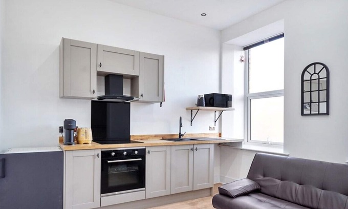 Brighouse Apartment | Apartment 7 Tudor House