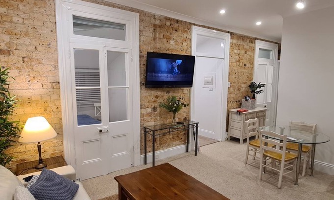 Narrabeen Apartment | Apartment 9 - The Coachhouse