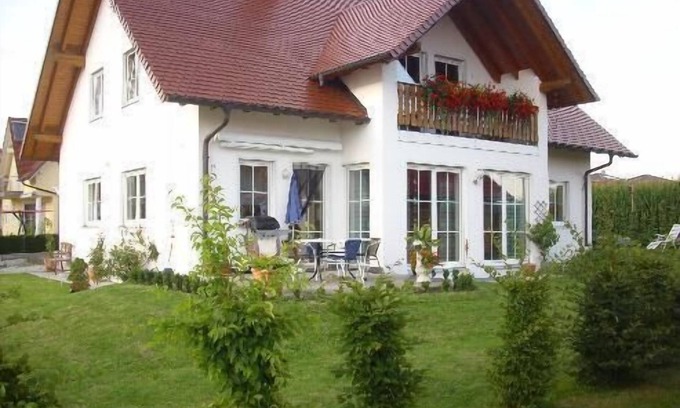 Oberwaldbach Apartment | Apartment 95 sqm 4 * near Legoland Günzburg for up to 5 people