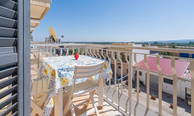 Floridia Apartment | Apartment 'A Casa Mia' with Sea View, Wi-Fi and Air Conditioning