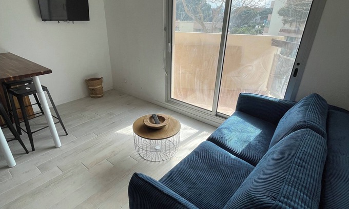 Le Port Apartment | Apartment at the foot of the port