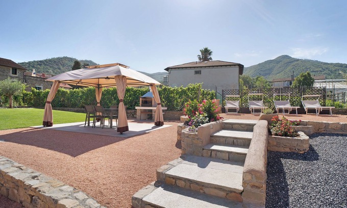 Villanova d'Albenga Apartment | Apartment "Agriturismo Il Borgo - Ulivo" with Private Terrace and Wi-Fi
