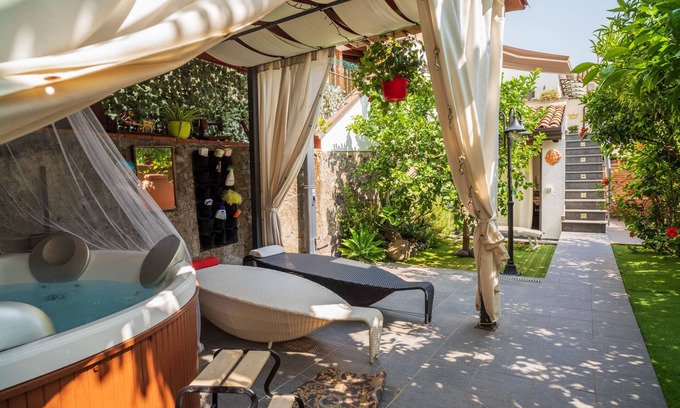 Fiumefreddo di Sicilia Apartment | Apartment 'A Ugghia- I Mori' with Shared Garden, Wi-Fi and Air Conditioning