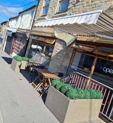 Consett Apartment | Apartment above Sweetharts bakery and coffeeshop in Blackhill, Durham