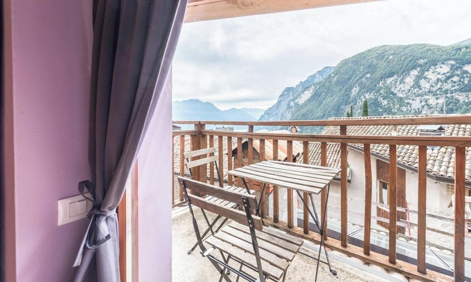 Canale di Tenno Apartment | Apartment Agriturismo "Al Gallo Nero Lilla" near Lake Garda with Garden & Wi-Fi