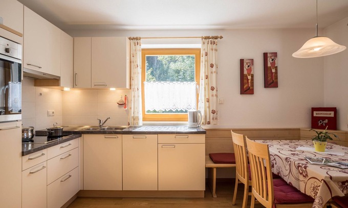 Caminata di Tures Apartment | Apartment "Alpenrose - Mesnerhof" with Mountain View, Wi-Fi, Terrace & Garden