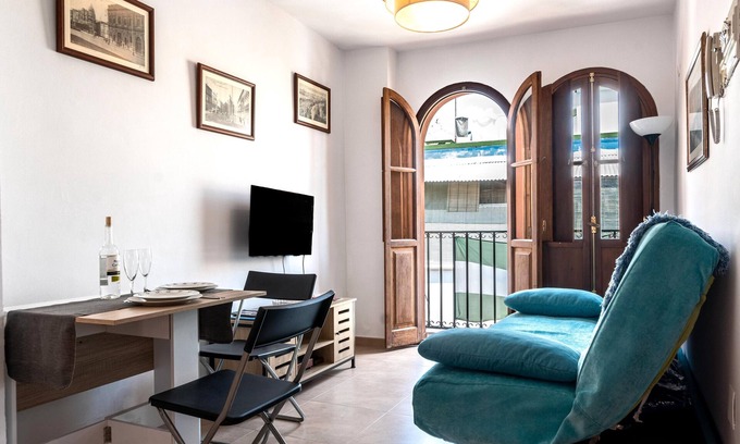 San Gil Apartment | Apartment 'Alameda De Hercules Sevilla' with Balcony, Wi-Fi and Air Conditioning