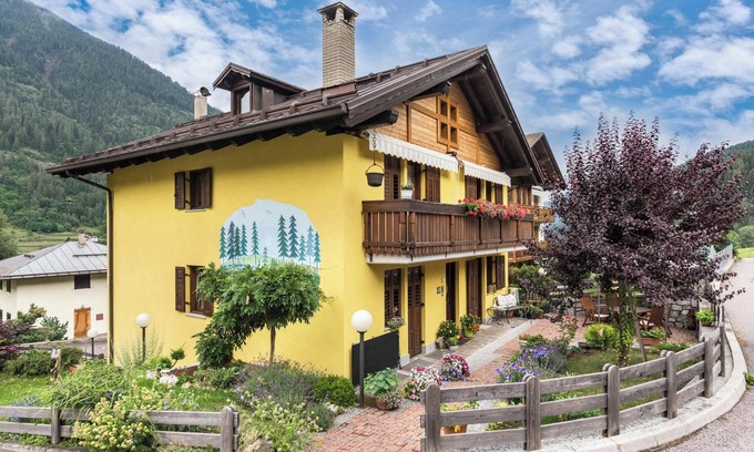 Ossana Apartment | Apartment “Albachiara 2” with Mountain Views, Private Sauna & WiFi