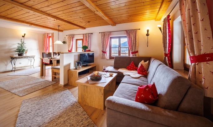 Ruhpolding Apartment | Apartment Alm Stüberl, 65 square meters, balcony, 2 sep. Bedroom, max. 4 pers.