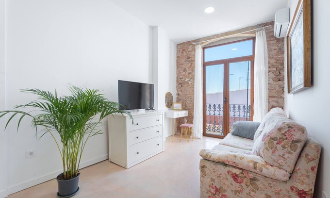 Almenara Apartment | Apartment 'Almenara 2' with Balcony, Wi-Fi and Air Conditioning