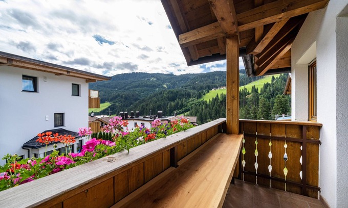 Racines Apartment | Apartment 'Alpenspitz App Mareiterstein 2' with Mountain View, Shared Garden and Wi-Fi