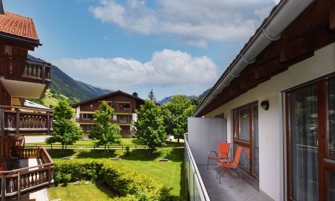 Klosters-Serneus Apartment | Apartment "Alpin 6" with Terrace & Wi-Fi