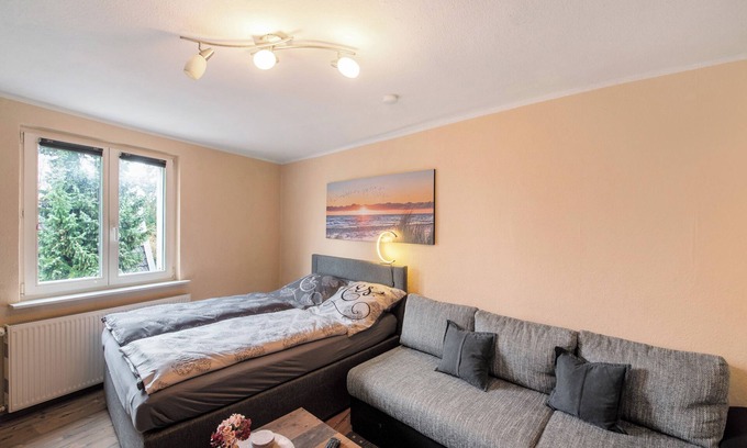 Laage Apartment | Apartment 'Alte Schmiede' with Balcony and Wi-Fi