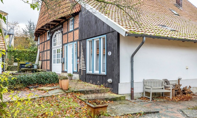 Nienstadt Apartment | Apartment 'Alter Laden' with Private Terrace, Shared Garden and Wi-Fi