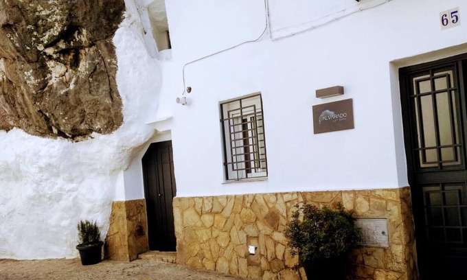 Ubrique Apartment | Apartment 'Alvarado Loft' with Mountain View, Wi-Fi and Air Conditioning