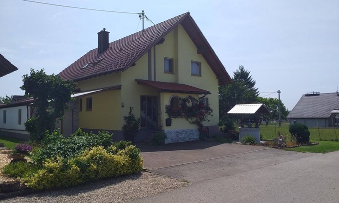 Buchlberg Apartment | Apartment Am Bienwald - 4-bed apartment