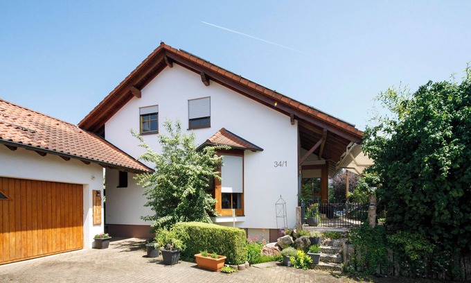 Zwiefalten Apartment | Apartment 'Am Hof' with Shared Garden and Wi-Fi