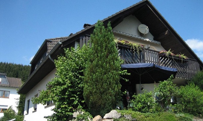 Finnentrop Apartment | Apartment 'Am Patenberg' with Mountain View, Balcony and Wi-Fi
