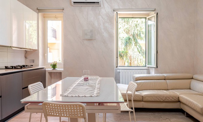 Zona XII Torre Spaccata Apartment | Apartment 'Amars House' with Balcony, Wi-Fi and Air Conditioning