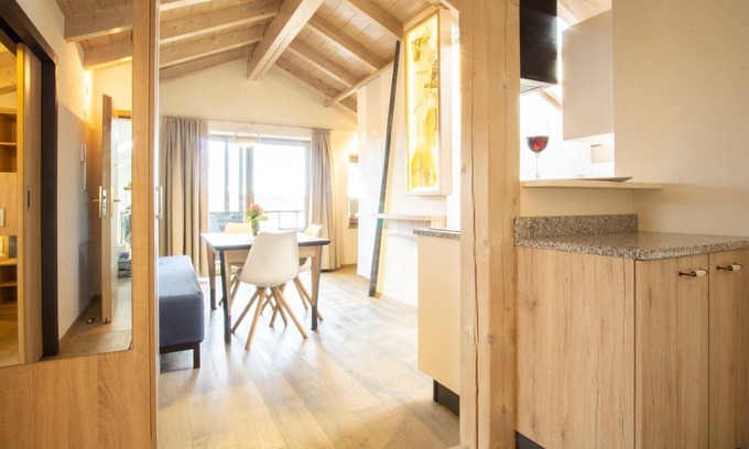 Pelham Apartment | Apartment "Ambiente" with Lake View, Shared Garden & Wi-Fi