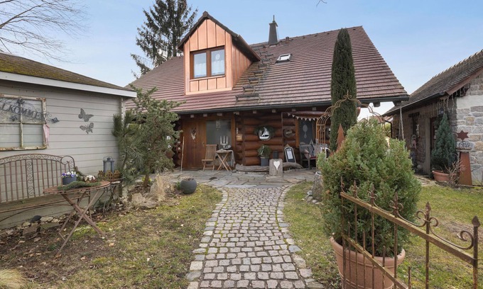 Singen Apartment | Apartment 'Ammiel' with Private Garden and Wi-Fi