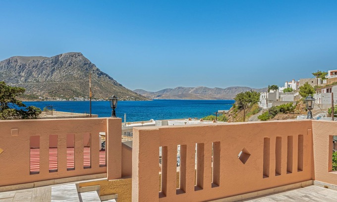 Kamari Apartment | Apartment 'Amphitrite - Standard' with Sea View, Wi-Fi and Air Conditioning