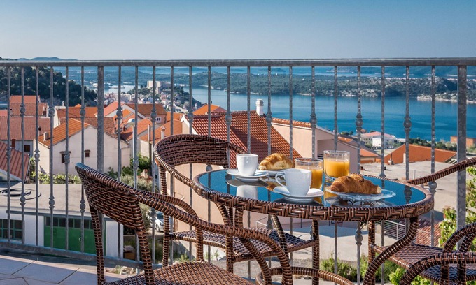 Meterize Apartment | Apartment Anamarija with sea view (96871-A1) - Sibenik