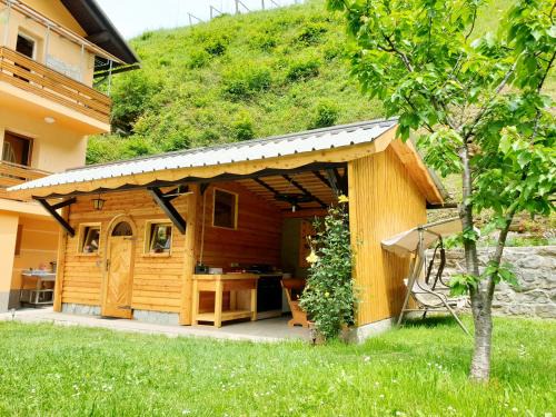 Podbrdo Apartment | Apartment and Garden house among the mountains