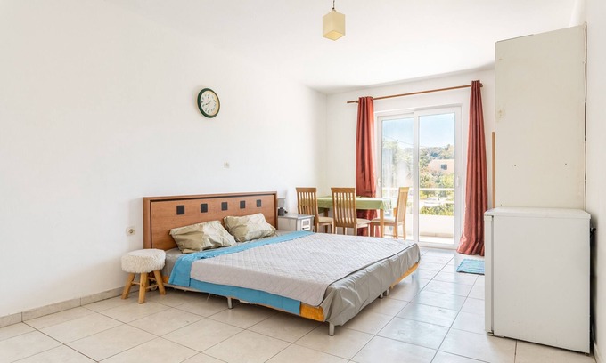Fanai Apartment | Apartment 'Anthi For 4 People' with Shared Terrace, Shared Garden and Air Conditioning