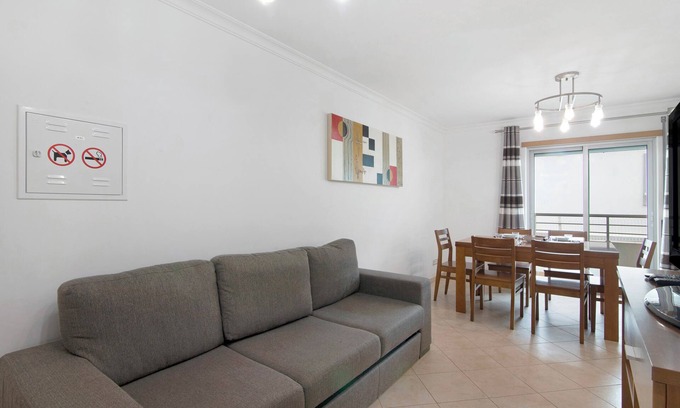 Vila Real Santo Antonio Apartment | Apartment "Apartamento Girassol" with Wi-Fi & A/C