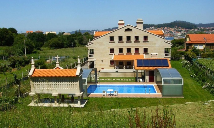 Cangas Apartment | Apartment 'Apartamento 12' with Shared Pool, Private Terrace and Wi-Fi