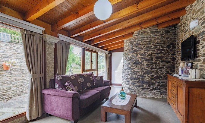 Ordes Apartment | Apartment 'Apartamento O Pozo' with Shared Terrace and Wi-Fi