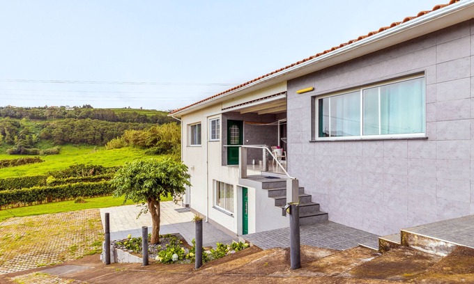 Horta Apartment | Apartment 'Apartamento T2 Praia Do Almoxarife' with Sea View, Wi-Fi and Air Conditioning